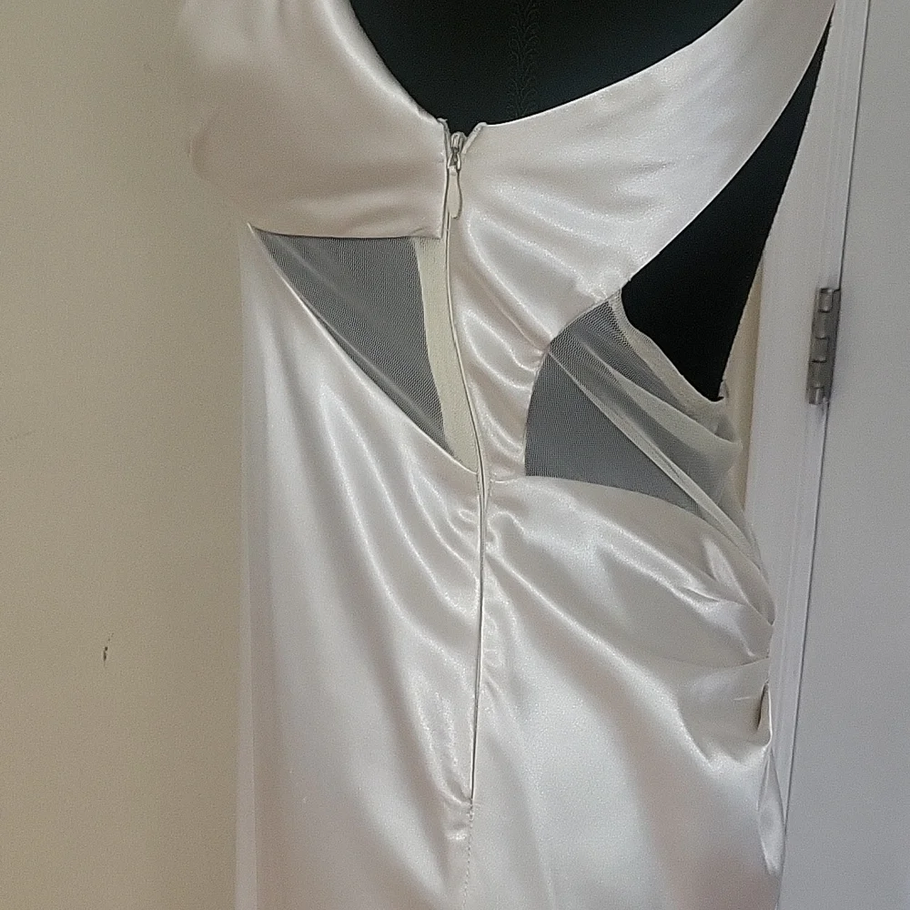 Dave & Johnny Elegant Ivory EUC Satin Wedding Backless Gown - Picture 6 of 17